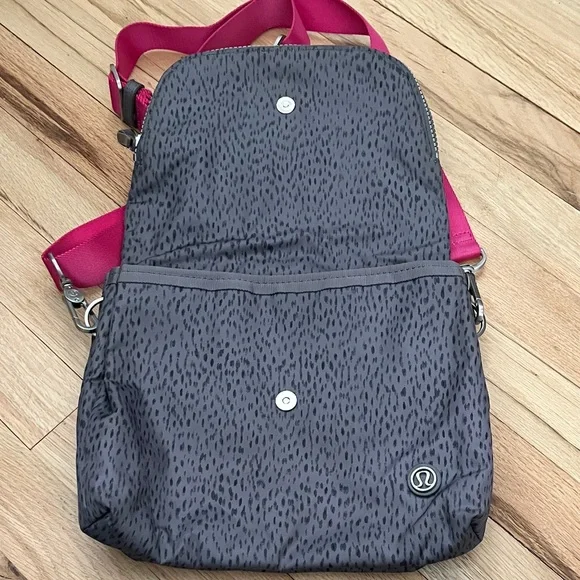 lululemon athletica Party Om Crossbody Bag/Belt Bag - Picture 3 of 7